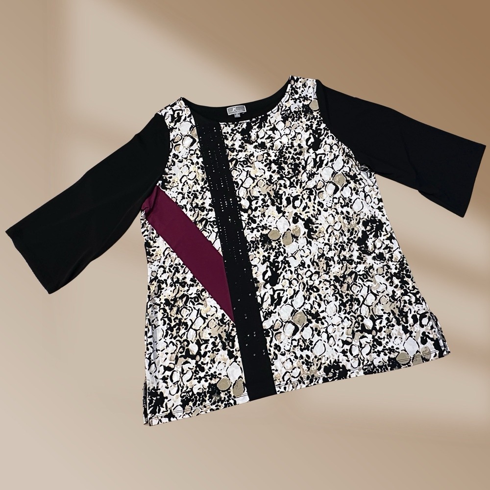 JM Collection Women's Sz 2XL Beautiful Black White Burgundy Gold Foil Top - Picture 1 of 5
